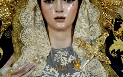 Nuestra Señora de la Salud ha sido cambiada de vestimenta para los próximos cultos