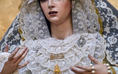 Nuestra Señora de la Salud, revestida para Pentecostés y el Corpus Christi