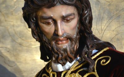 Nuestro Padre Jesús en Su Soberano Poder, revestido para este junio eucarístico